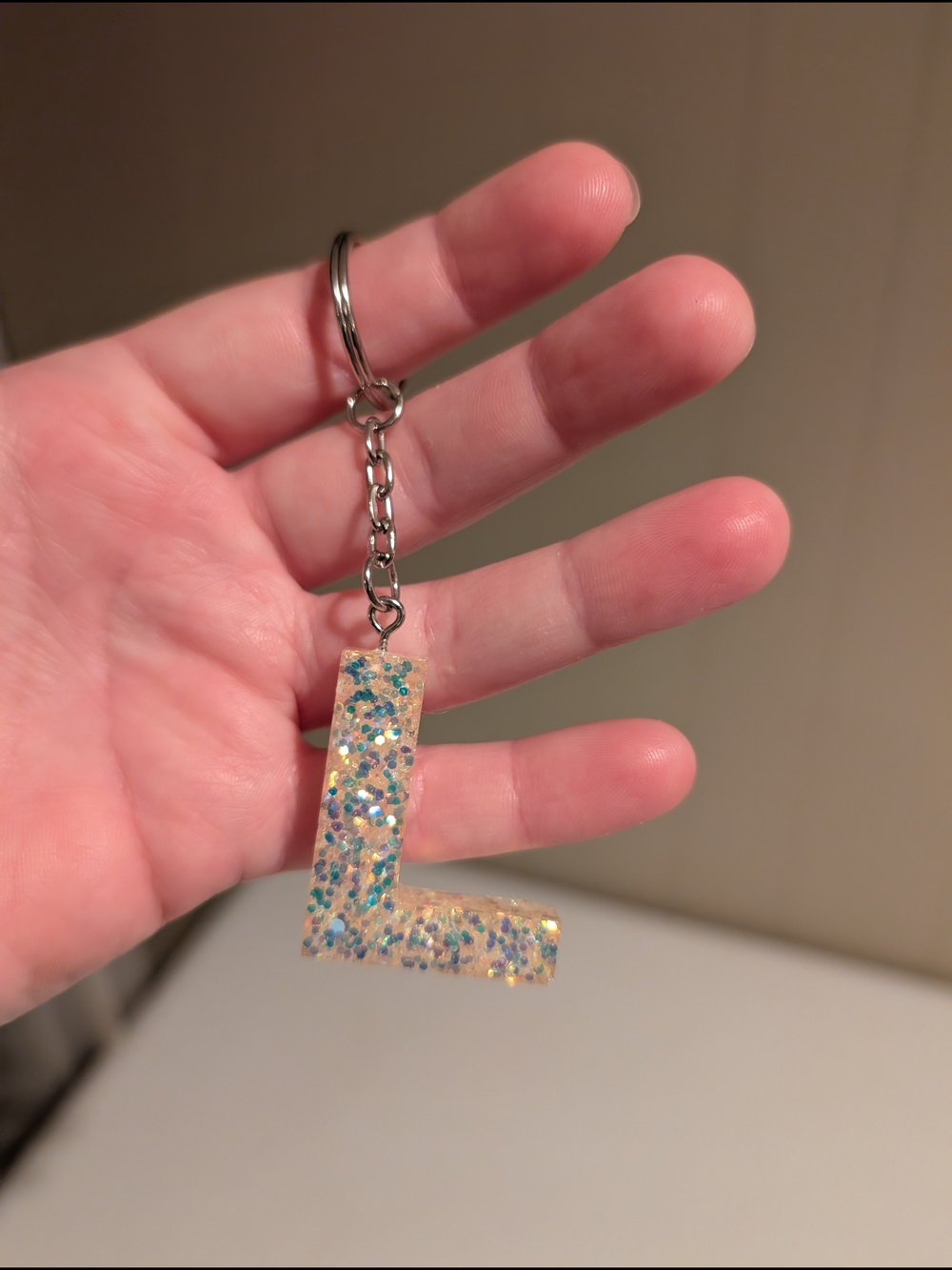 Glitter Resin 'L' Keychain - Iridescent Blue & Gold